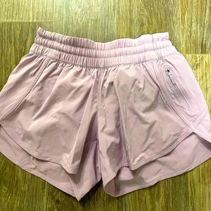 lululemon Tracker Low Rise Short 4” (US 6)
